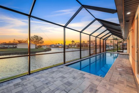 House in Port Charlotte, Florida 4 bedrooms, 227.24 sq.m. № 1510383 - photo 29