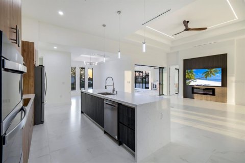 House in Port Charlotte, Florida 4 bedrooms, 227.24 sq.m. № 1510383 - photo 12