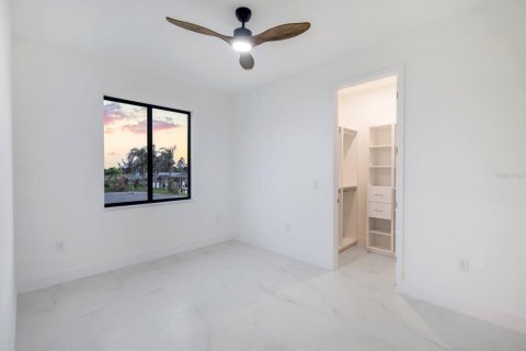 House in Port Charlotte, Florida 4 bedrooms, 227.24 sq.m. № 1510383 - photo 26