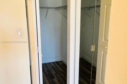 Снять в аренду кондоминиум в Пемброк-Пайнс, Флорида 2 спальни, 91.04м2, № 2005095 - фото 24