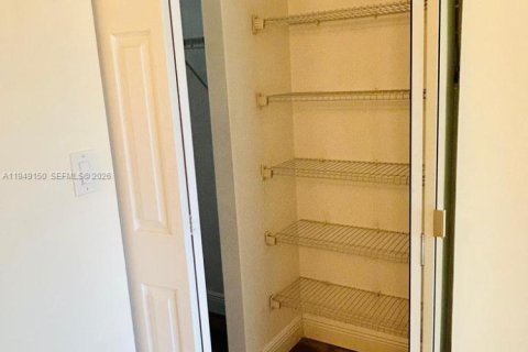 Снять в аренду кондоминиум в Пемброк-Пайнс, Флорида 2 спальни, 91.04м2, № 2005095 - фото 25