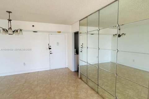 Снять в аренду кондоминиум в Пемброк-Пайнс, Флорида 2 спальни, 91.04м2, № 2005095 - фото 17