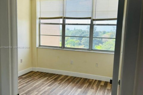 Снять в аренду кондоминиум в Пемброк-Пайнс, Флорида 2 спальни, 91.04м2, № 2005095 - фото 28