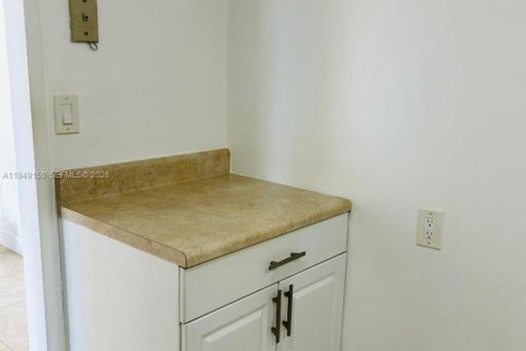 Снять в аренду кондоминиум в Пемброк-Пайнс, Флорида 2 спальни, 91.04м2, № 2005095 - фото 22