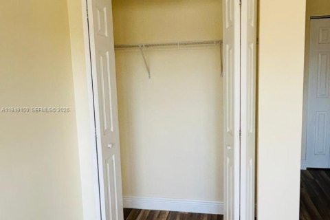 Снять в аренду кондоминиум в Пемброк-Пайнс, Флорида 2 спальни, 91.04м2, № 2005095 - фото 23