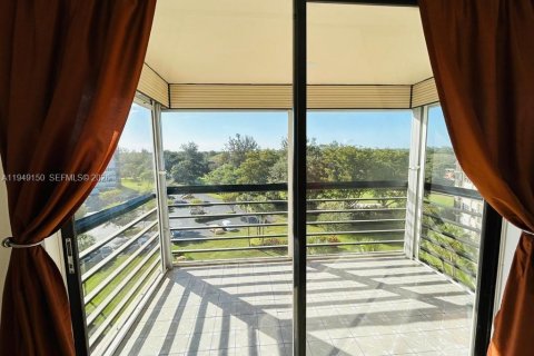 Снять в аренду кондоминиум в Пемброк-Пайнс, Флорида 2 спальни, 91.04м2, № 2005095 - фото 13