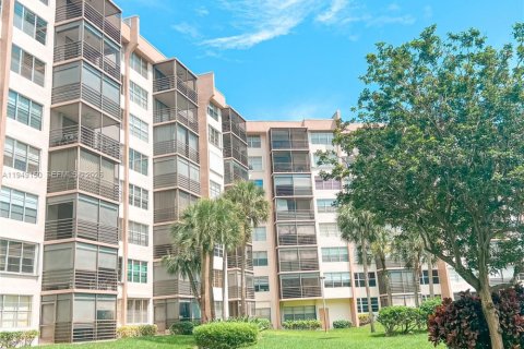 Снять в аренду кондоминиум в Пемброк-Пайнс, Флорида 2 спальни, 91.04м2, № 2005095 - фото 2