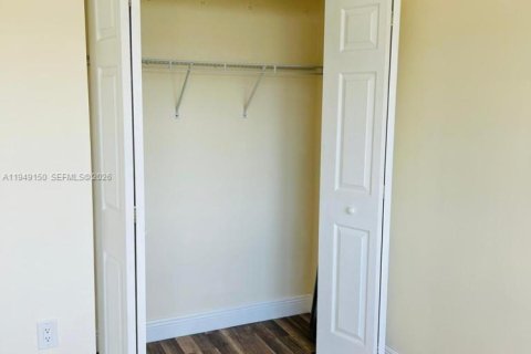 Снять в аренду кондоминиум в Пемброк-Пайнс, Флорида 2 спальни, 91.04м2, № 2005095 - фото 29