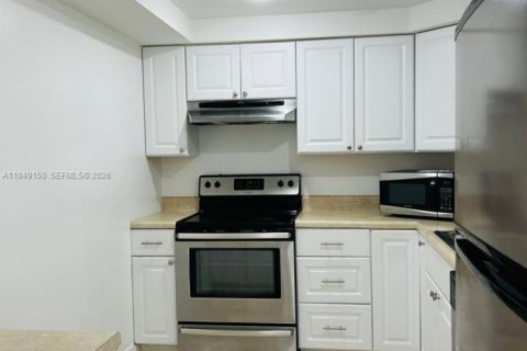 Снять в аренду кондоминиум в Пемброк-Пайнс, Флорида 2 спальни, 91.04м2, № 2005095 - фото 19