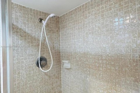 Снять в аренду кондоминиум в Пемброк-Пайнс, Флорида 2 спальни, 91.04м2, № 2005095 - фото 27