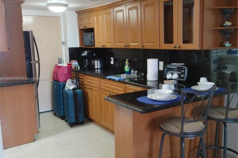 Copropriété à louer à Sunny Isles Beach, Floride: 33.44 m2 № 1939331 - photo 6