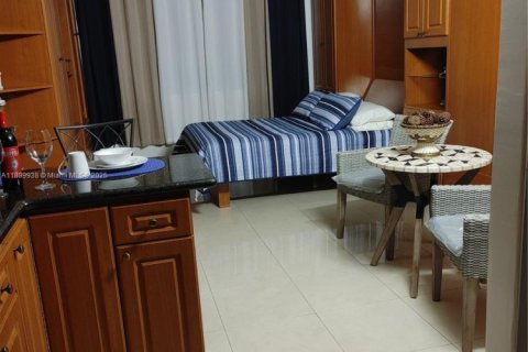 Copropriété à louer à Sunny Isles Beach, Floride: 33.44 m2 № 1939331 - photo 2