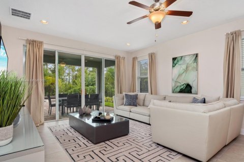 House in Kissimmee, Florida 8 bedrooms № 2186435 - photo 6