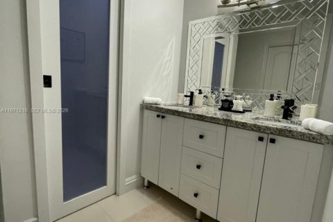 Casa en venta en Miami, Florida, 4 dormitorios, 167.69 m2 № 2032100 - foto 10