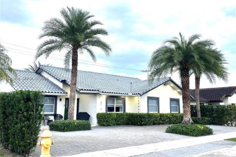 Casa en Miami, Florida 4 dormitorios, 167.69 m2 № 2032100