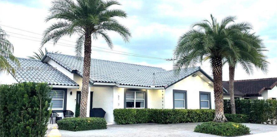 Casa en Miami, Florida 4 dormitorios, 167.69 m2 № 2032100