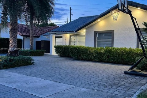 Casa en venta en Miami, Florida, 4 dormitorios, 167.69 m2 № 2032100 - foto 16