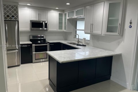 Casa en venta en Miami, Florida, 4 dormitorios, 167.69 m2 № 2032100 - foto 14