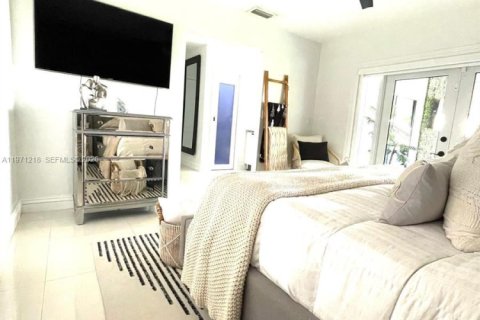 Casa en venta en Miami, Florida, 4 dormitorios, 167.69 m2 № 2032100 - foto 15