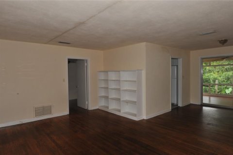 House in Gainesville, Florida 4 bedrooms, 172.15 sq.m. № 2216830 - photo 11