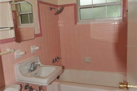 House in Gainesville, Florida 4 bedrooms, 172.15 sq.m. № 2216830 - photo 16