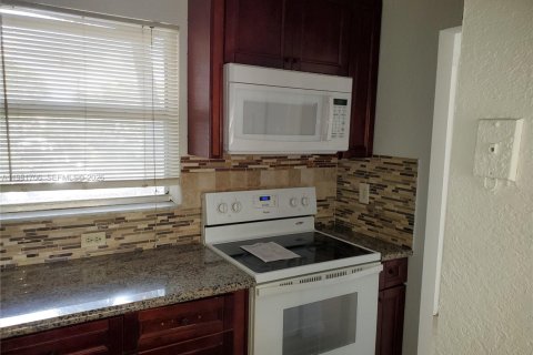 Condominio en venta en Coral Springs, Florida, 2 dormitorios, 71.26 m2 № 2053200 - foto 11