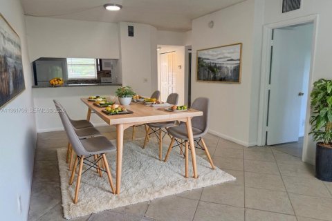 Condominio en venta en Coral Springs, Florida, 2 dormitorios, 71.26 m2 № 2053200 - foto 3