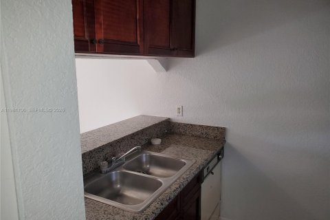Condominio en venta en Coral Springs, Florida, 2 dormitorios, 71.26 m2 № 2053200 - foto 12