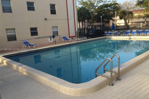 Condominio en venta en Coral Springs, Florida, 2 dormitorios, 71.26 m2 № 2053200 - foto 20