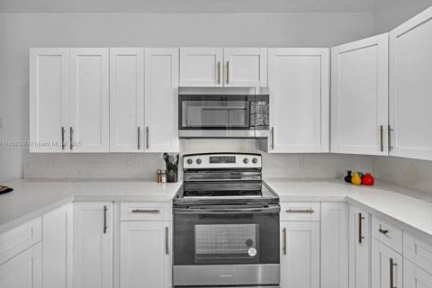 Casa en venta en Miami, Florida, 3 dormitorios, 122.82 m2 № 1872581 - foto 22
