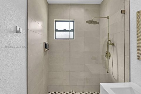 Casa en venta en Miami, Florida, 3 dormitorios, 122.82 m2 № 1872581 - foto 10