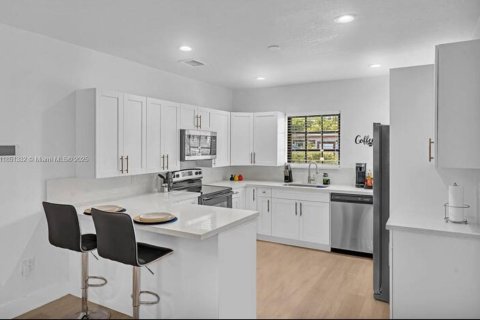 Casa en venta en Miami, Florida, 3 dormitorios, 122.82 m2 № 1872581 - foto 23