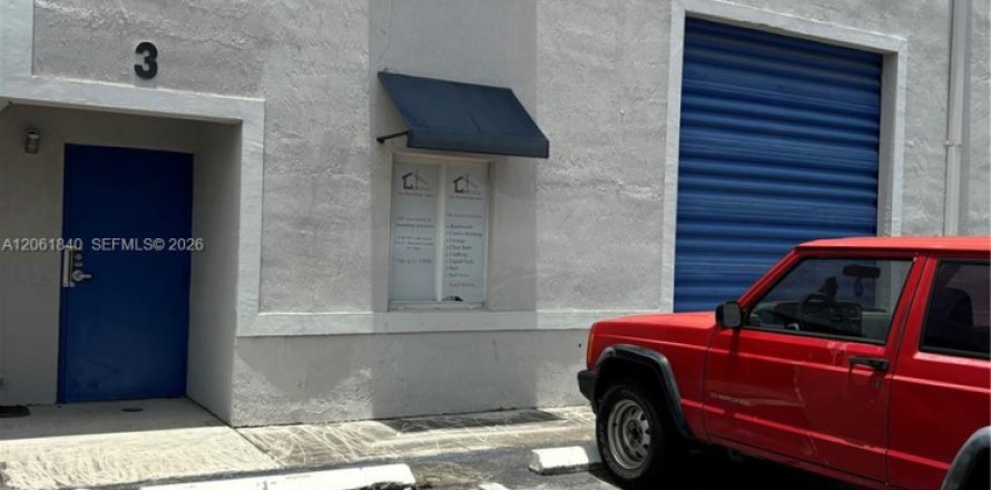 Immobilier commercial à Hialeah Gardens, Floride № 2185654