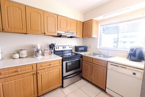 Condo in Orlando, Florida, 2 bedrooms № 2213781 - photo 2