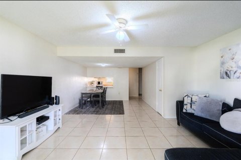 Condo in Orlando, Florida, 2 bedrooms № 2213781 - photo 4
