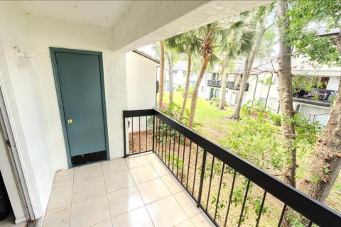 Condo in Orlando, Florida, 2 bedrooms № 2213781 - photo 14