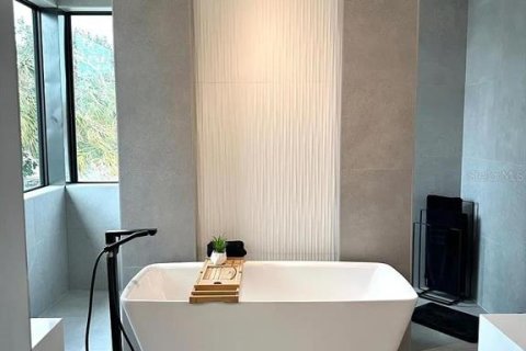 Villa ou maison à vendre à Tampa, Floride: 2 chambres, 225.01 m2 № 2130411 - photo 6