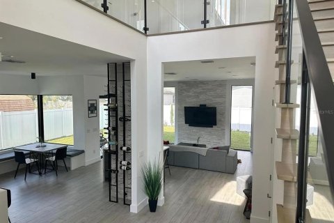 Villa ou maison à vendre à Tampa, Floride: 2 chambres, 225.01 m2 № 2130411 - photo 2