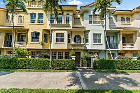 Townhouse in Palm Beach Gardens, Florida 3 bedrooms, 194.72 sq.m. № 2342959
