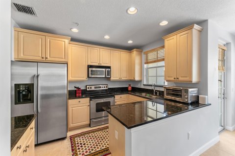 Townhouse in Palm Beach Gardens, Florida 3 bedrooms, 194.72 sq.m. № 2342959 - photo 11