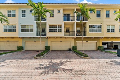 Townhouse in Palm Beach Gardens, Florida 3 bedrooms, 194.72 sq.m. № 2342959 - photo 22