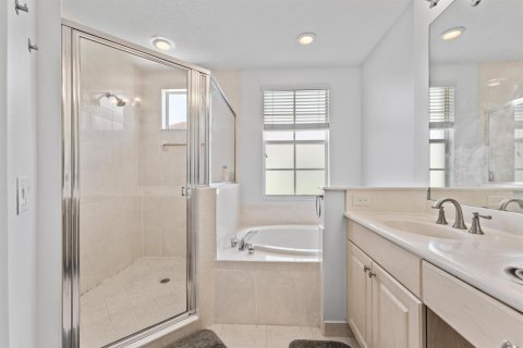 Townhouse in Palm Beach Gardens, Florida 3 bedrooms, 194.72 sq.m. № 2342959 - photo 17
