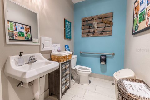 Propiedad comercial en venta en Lady Lake, Florida, 350.8 m2 № 1733790 - foto 4
