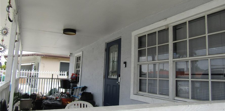 Коммерческая недвижимость в Майами, Флорида 181.07м2 № 1979723