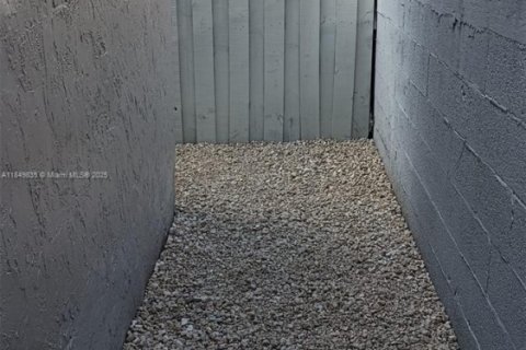 Купить коммерческую недвижимость в Майами, Флорида 181.07м2, № 1979723 - фото 22