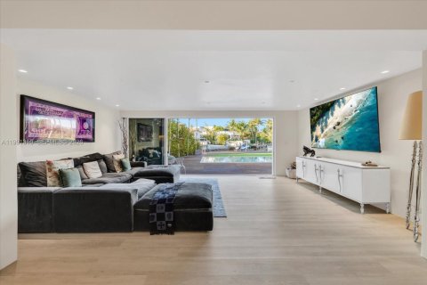 Купить виллу или дом в Серфсайд, Флорида 3 спальни, 231.51м2, № 2052378 - фото 15