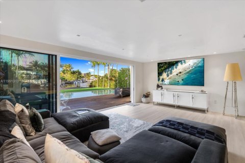 Купить виллу или дом в Серфсайд, Флорида 3 спальни, 231.51м2, № 2052378 - фото 16