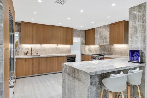 Купить виллу или дом в Серфсайд, Флорида 3 спальни, 231.51м2, № 2052378 - фото 20