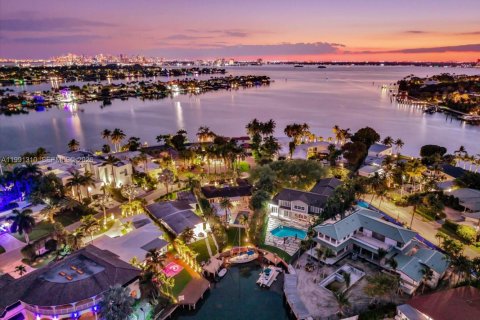 Купить виллу или дом в Серфсайд, Флорида 3 спальни, 231.51м2, № 2052378 - фото 3