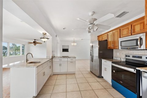 Villa ou maison à vendre à Punta Gorda, Floride: 3 chambres, 196.95 m2 № 1587305 - photo 8
